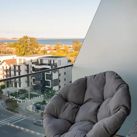 Glam In Odyssey Pools And Parking Apartman