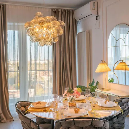 Glam In Odyssey Pools And Parking Apartman *
