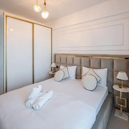 Glam In Odyssey Pools And Parking Apartman *