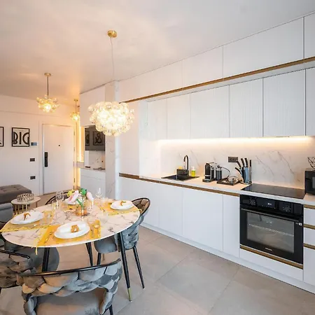 Glam In Odyssey Pools And Parking Apartman Năvodari
