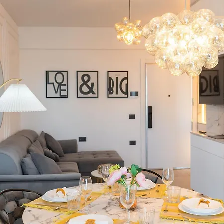 Glam In Odyssey Pools And Parking Apartman Năvodari