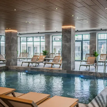 Glam In Odyssey Pools And Parking *