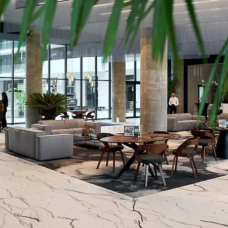Glam In Odyssey Pools And Parking Apartman *