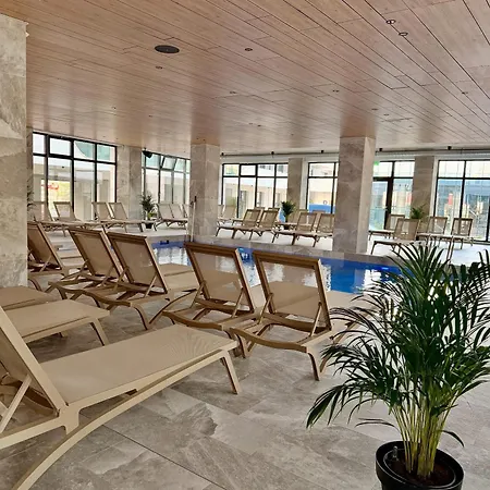 Glam In Odyssey Pools And Parking Apartman Năvodari