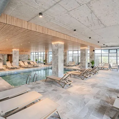 Glam In Odyssey Pools And Parking * Năvodari