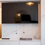 Апартаменты Glam In Odyssey Pools And Parking Нэводари