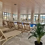 Glam In Odyssey Pools And Parking Апартаменты Нэводари