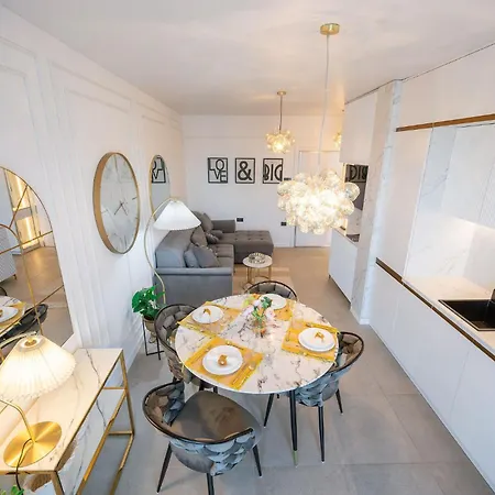 Glam In Odyssey Pools And Parking Lejlighed Năvodari