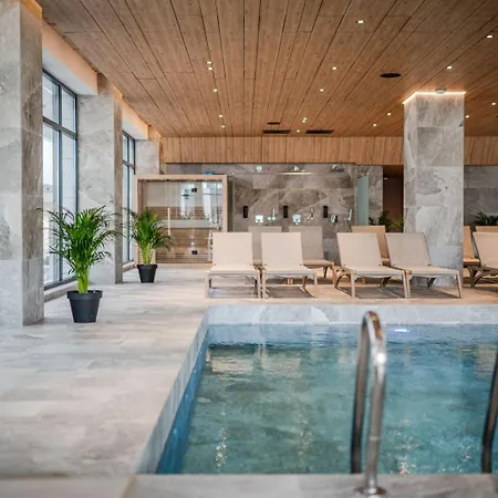 Glam In Odyssey Pools And Parking * Năvodari