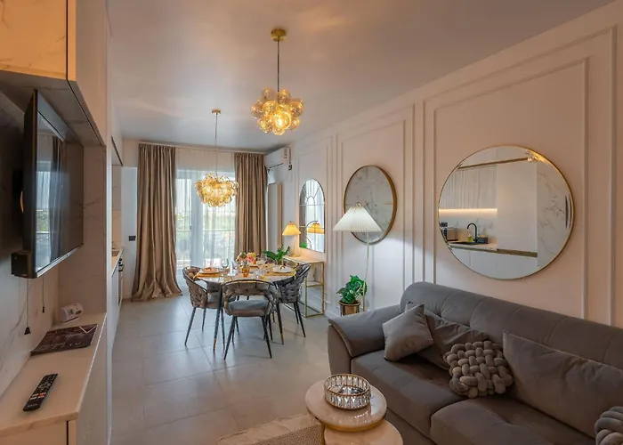 Glam In Odyssey Pools And Parking *